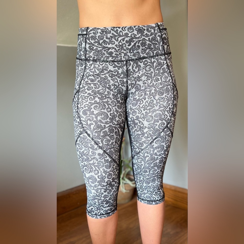 Lululemon Out Run Crop Leggings High Rise